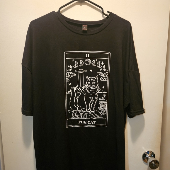 ROMWE Tops - ROMWE Black Cat Tarot Graphic Tee